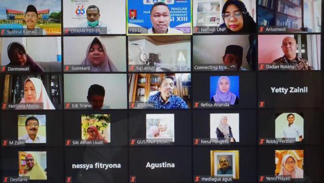 Pelatihan penulisan proposal penelitian dan proposal kegiatan pengabdian kepada masyarakat oleh FBS UNP secara virtual melalui zoom meeting, Senin (19/10)